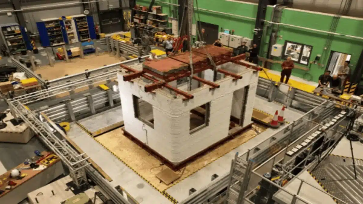 Terremoto simulato su una casa 3D: il test shock che può rivoluzionare l’edilizia