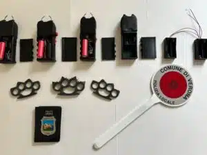 Verona, minorenni stampano tirapugni in 3D: scoperto laboratorio illegale