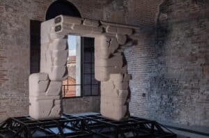 La struttura in marmo stampata 3d che incanta alla biennale di venezia