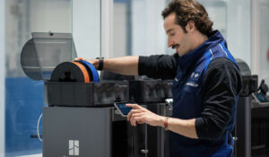 BMW trasforma i rifiuti della stampa 3D in risorse, spingendo la manifattura circolare